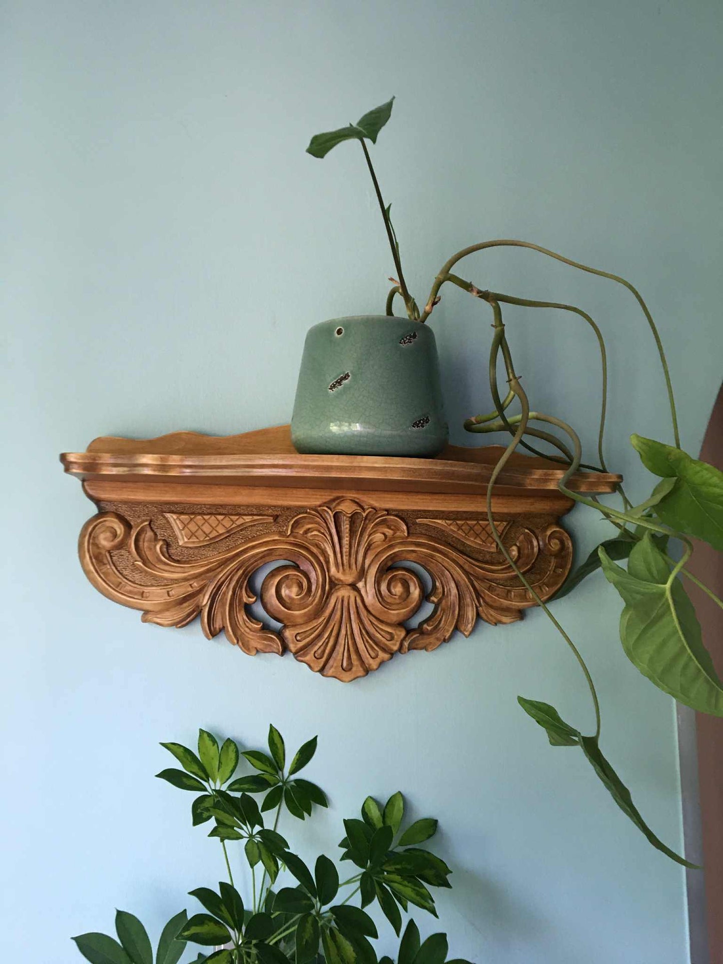 Handmade Linden Wood Shelf: Rustic Wall Decoration
