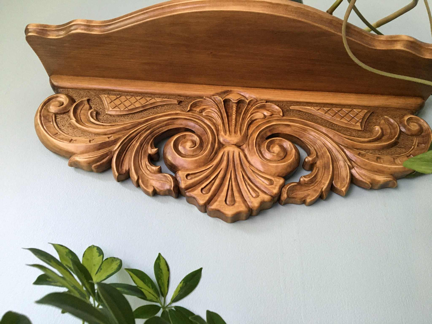 Handmade Linden Wood Shelf: Rustic Wall Decoration