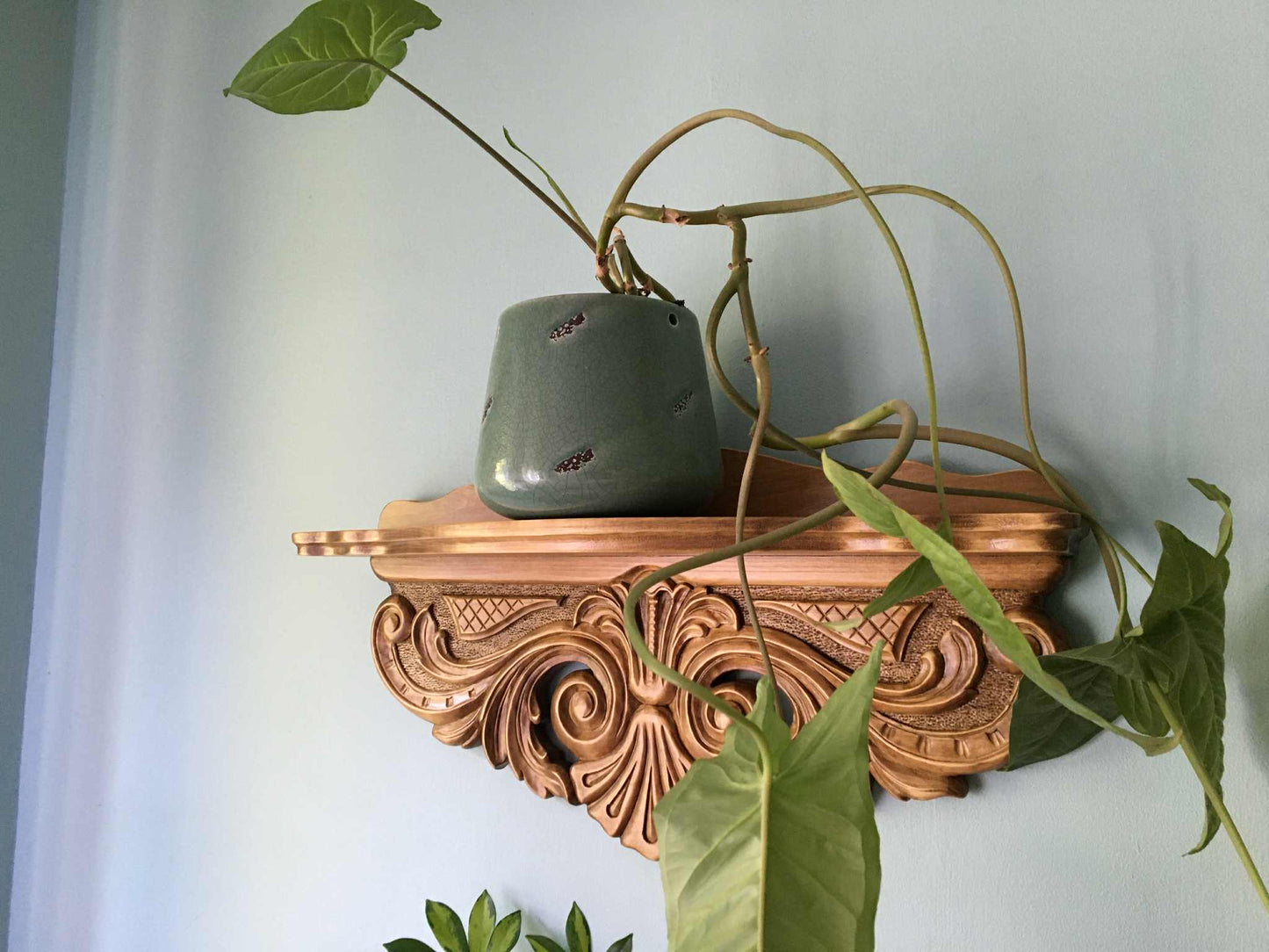 Handmade Linden Wood Shelf: Rustic Wall Decoration
